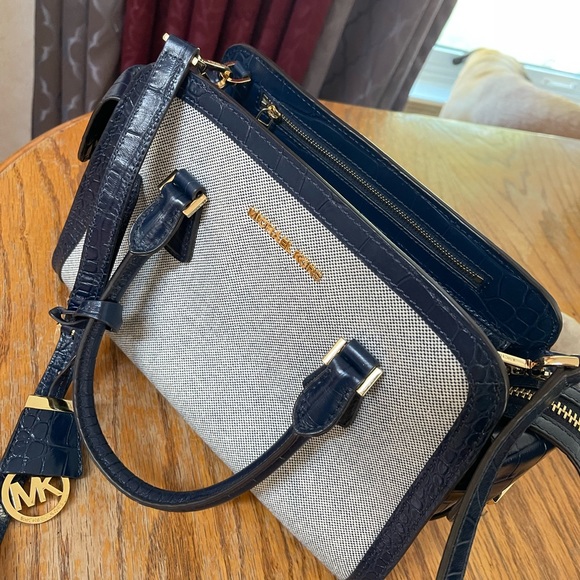 Michael Kors Medium Bag - Picture 6 of 6